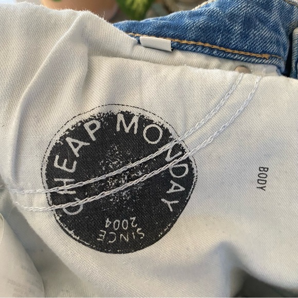 CHEAP MONDAY Common Editor Distressed Boyfriend Jean - Picture 9 of 15
